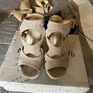Guess tan wedges